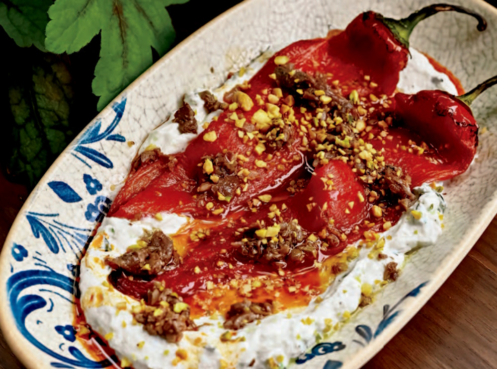 Печеные перцы с рикоттой и анчоусами