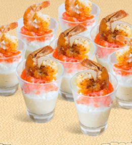 Мусс из авокадо с лососем и креветками