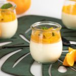 панна котта с апельсиновым соусом и мятой