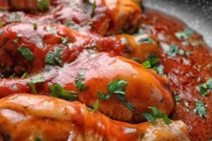 Запеченная курица по-охотничьи