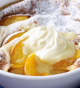 Клафути с персиками и абрикосами