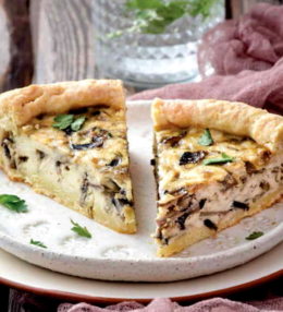 Песочный пирог с грибами и сыром