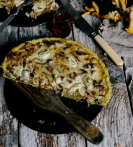 Пирог с лисичками и цукини
