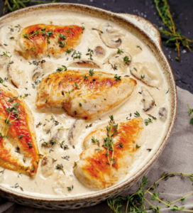 Куриное филе в сливочно-сырном соусе с шампиньонами