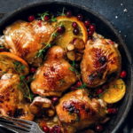 Куриные бедрышки, запеченные с апельсином и клюквой куриные бедрышки с клюквой и апельсином