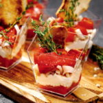 Порционный салат с кальмаром и печеным перцем