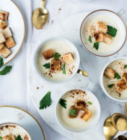 Суп-пюре из яблок и сельдерея с коричными крутонами