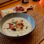 Сырный крем-суп из цветной капусты с беконом