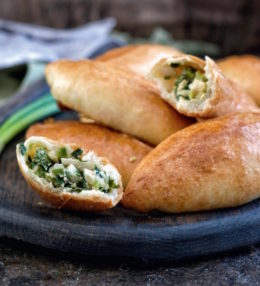 Пирожки с зеленым луком и яйцом