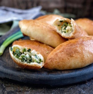 Пирожки с зеленым луком и яйцом