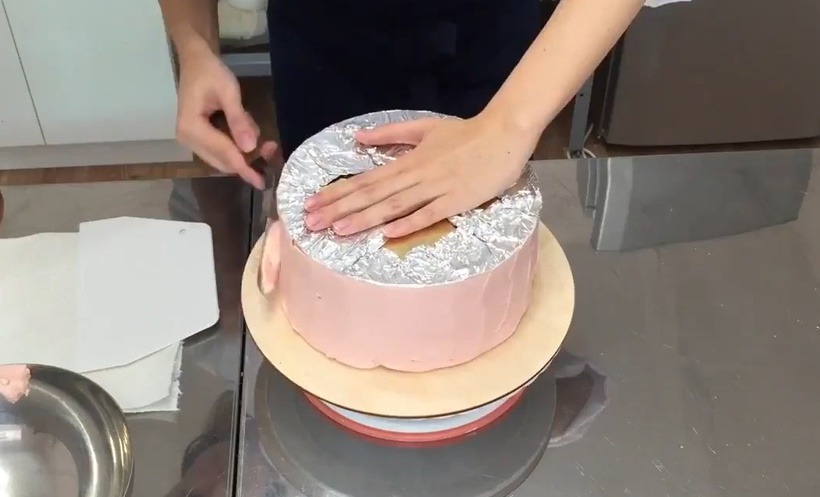 Торт с клубникой и белым шоколадом