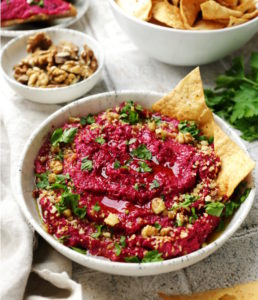 Дип из свеклы с чипсами из лаваша