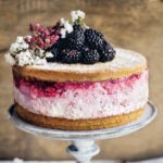 Лимонный торт «Шантильи» с ежевикой и вишней
