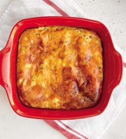Заливной пирог с сыром, яйцом и зеленым луком
