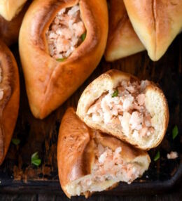 Расстегаи с красной рыбой и рисом