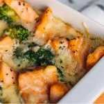 Лосось, запеченный с брокколи