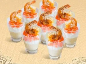 Мусс из авокадо с лососем и креветками