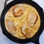 Свинина с яблоками в сметанном соусе