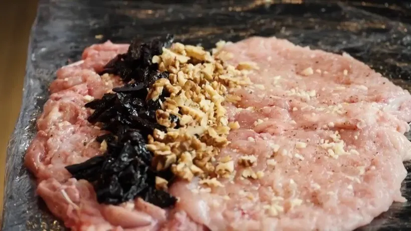 как готовить куриный рулет с черносливом и орехами