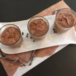 шоколадный мусс с соленой карамелью