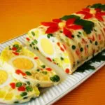 Желейный салат с яйцами и овощами