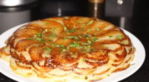 Картофель, запеченный ломтиками в сливочном масле Картофель, запеченный ломтиками в сливочном масле