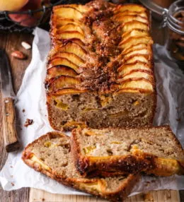 Миндальный кекс с персиками