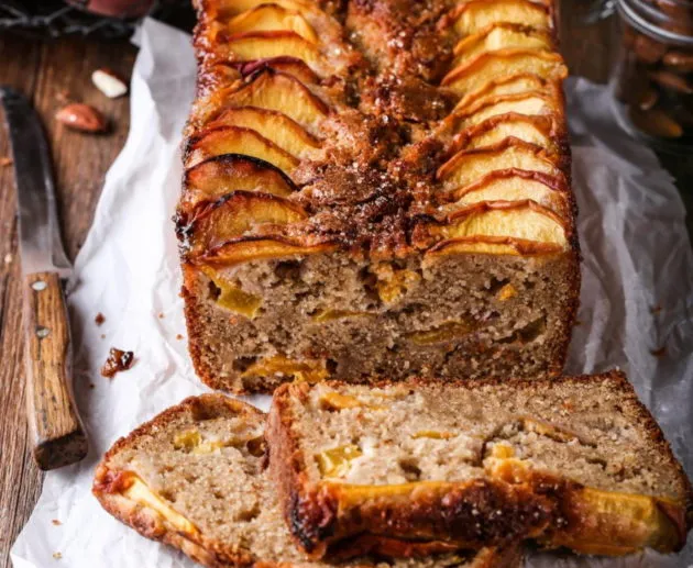 миндальный кекс с персиками