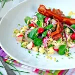 Салат с редисом, картофелем и беконом