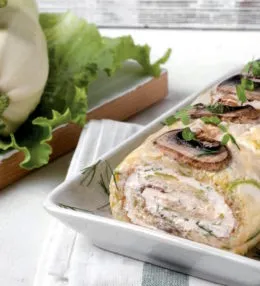 Кабачковый рулет с грибами и сыром