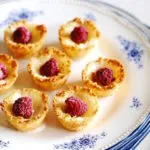 Кокосовые корзиночки с карамельным кремом