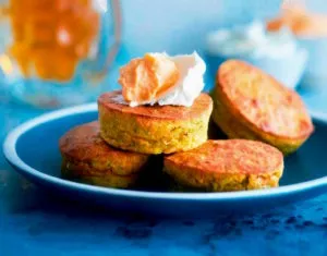 Маффины с горошком и копченой рыбой под пиво