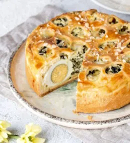 Пирог со шпинатом и яйцами