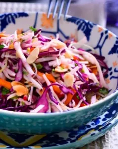 Вкусный салат из двух видов капусты