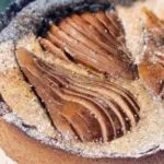 Пирог с грушей и грецким орехом