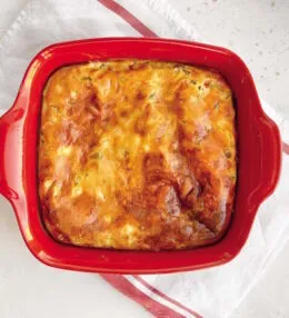 Заливной пирог с сыром, яйцом и зеленым луком