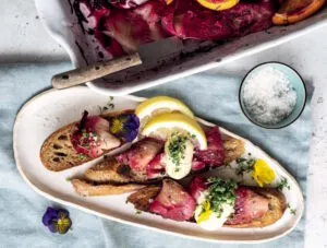 Форель, маринованная со свеклой